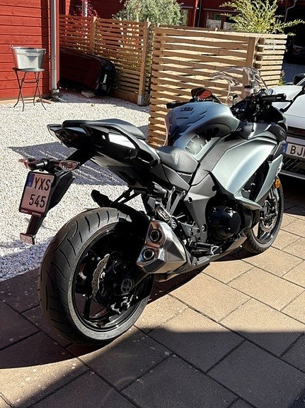 Kawasaki Ninja Z1000SX 3 of 6
