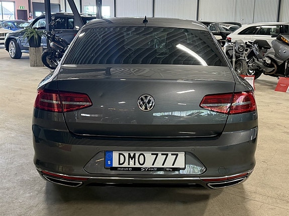 Volkswagen Passat 4 of 11