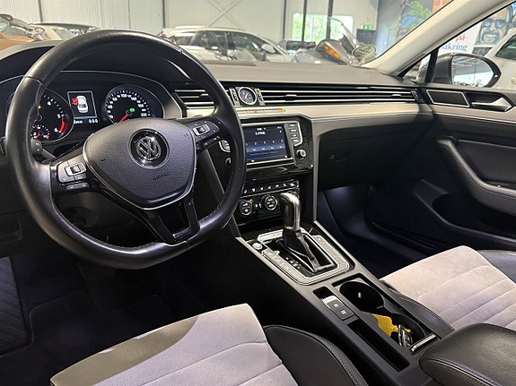 Volkswagen Passat 5 of 11