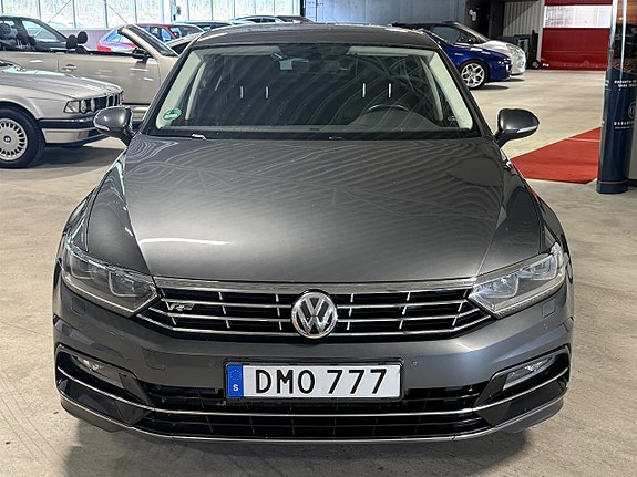 Volkswagen Passat 2 of 11