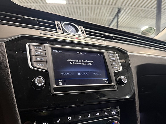 Volkswagen Passat 10 of 11