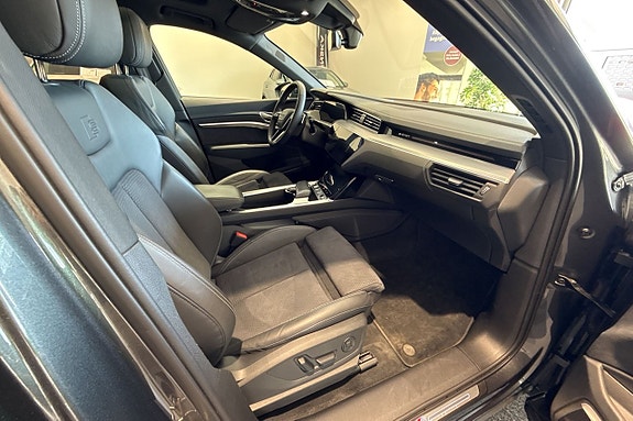 Audi Q8 e-tron 10 of 30