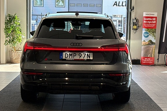 Audi Q8 e-tron 4 of 30