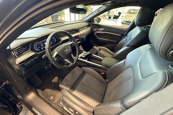 Audi Q8 e-tron 13 of 30