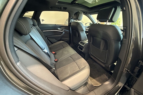 Audi Q8 e-tron 12 of 30
