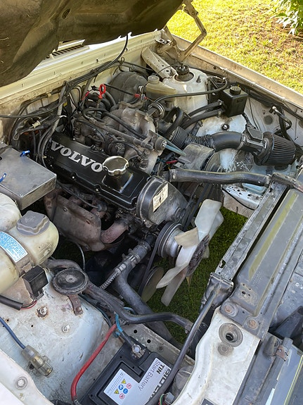 Volvo 740 2 of 8