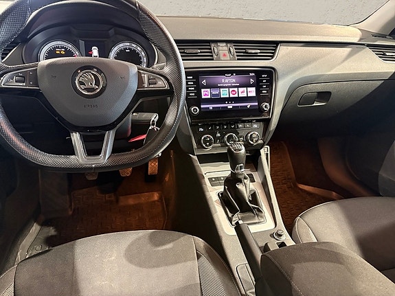 Skoda Octavia 3 of 11