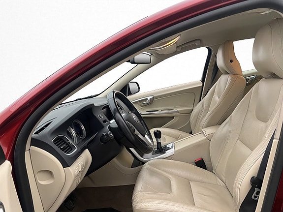 Volvo S60 12 of 30