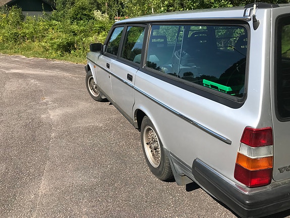 Volvo 240 4 of 9