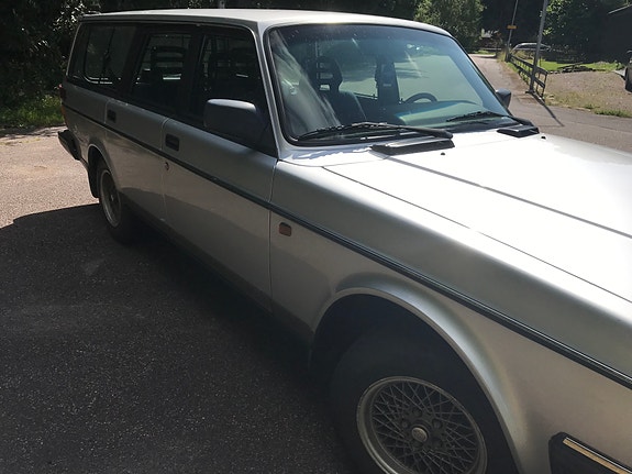 Volvo 240 6 of 9