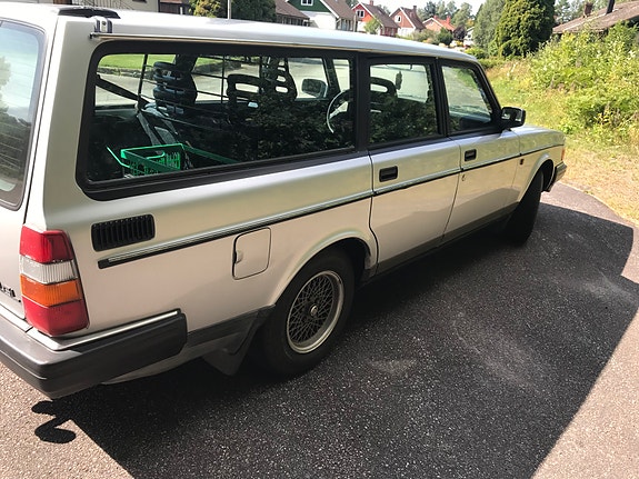 Volvo 240 5 of 9