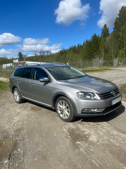 Volkswagen Passat Alltrack 3 of 9