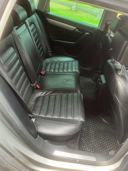 Volkswagen Passat Alltrack 6 of 9