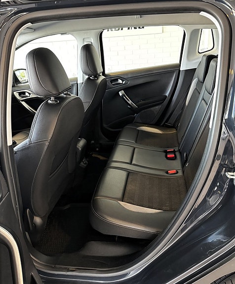 Peugeot 2008 11 of 14