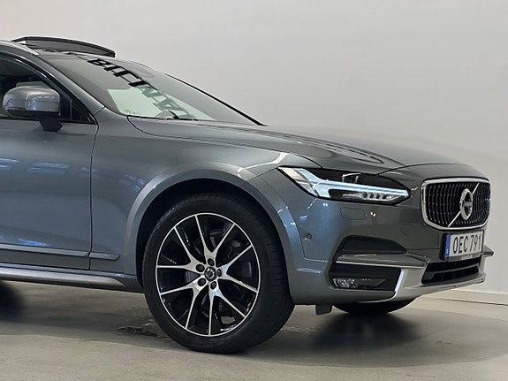 Volvo V90 Cross Country 2 of 28