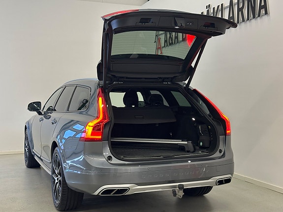 Volvo V90 Cross Country 27 of 28