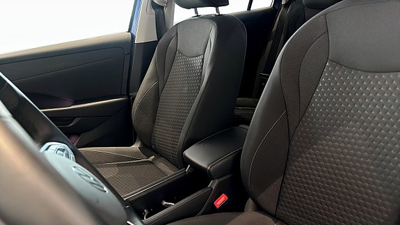 Volkswagen T-Roc 4 of 13
