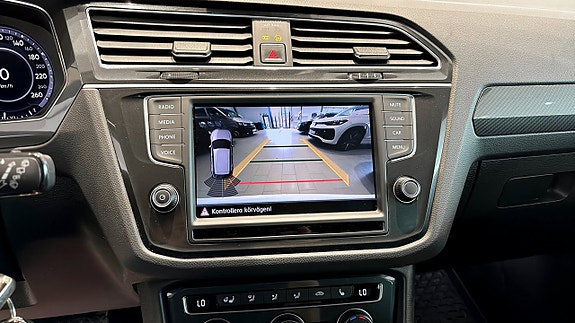 Volkswagen Tiguan 9 of 12