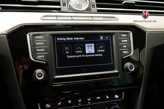 Volkswagen Passat 13 of 20
