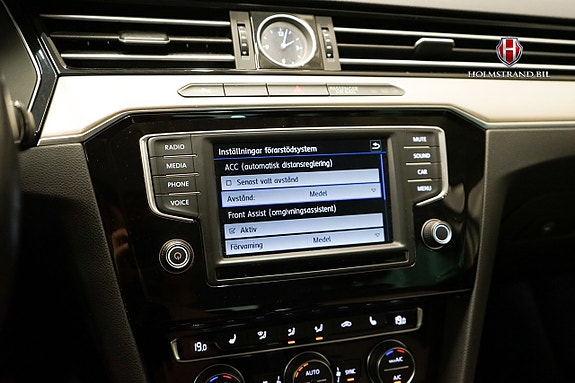 Volkswagen Passat 16 of 20
