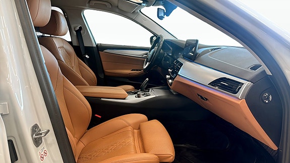 BMW 530e 4 of 19