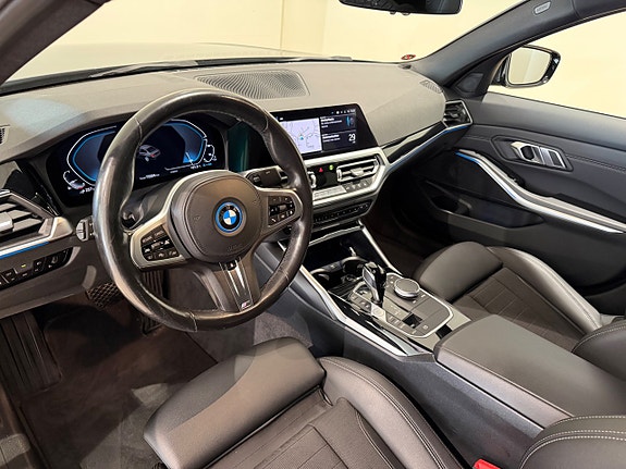 BMW 330e 4 of 10