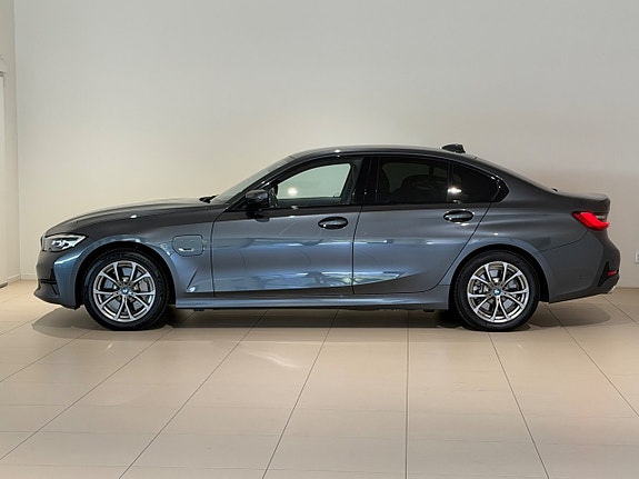 BMW 330e 2 of 10
