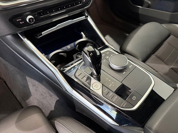 BMW 330e 5 of 10