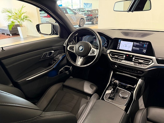 BMW 330e 7 of 10
