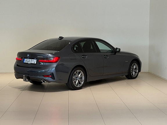 BMW 330e 9 of 10