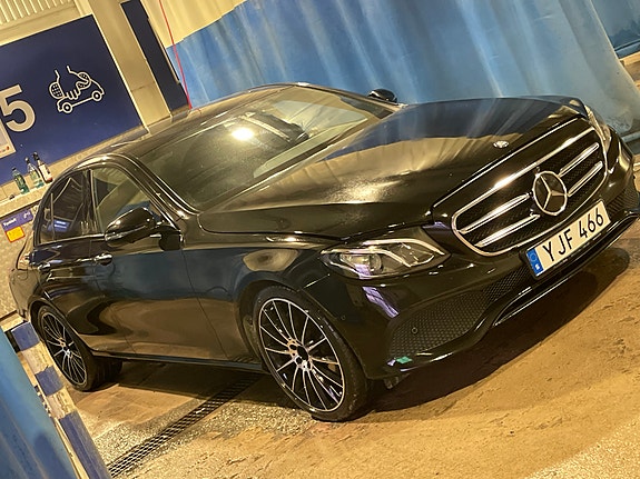 Mercedes-Benz E350 d 2 of 13