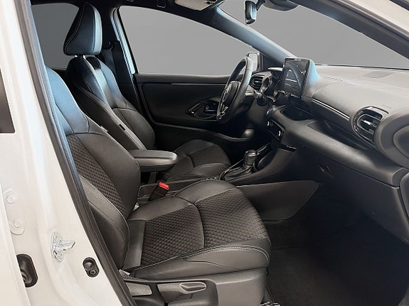 Toyota Yaris 7 of 11
