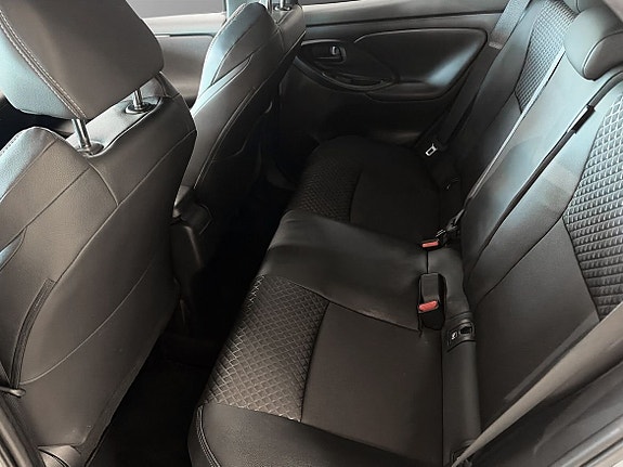 Toyota Yaris 8 of 11