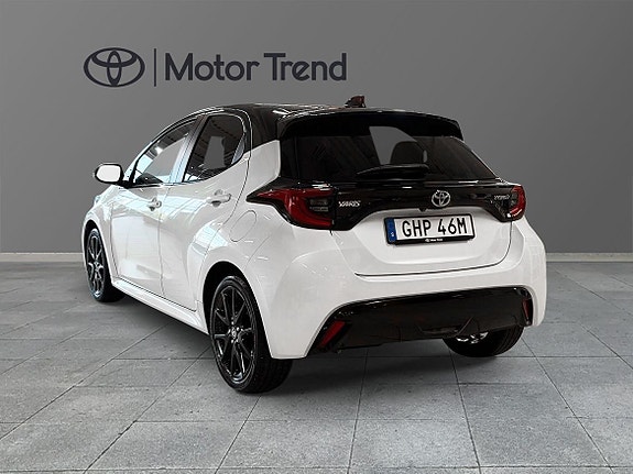 Toyota Yaris 2 of 11