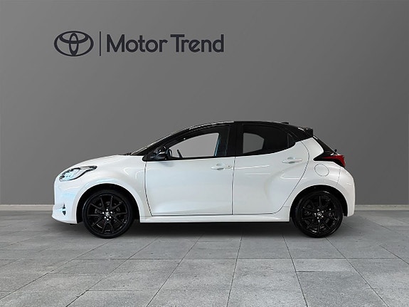 Toyota Yaris 3 of 11