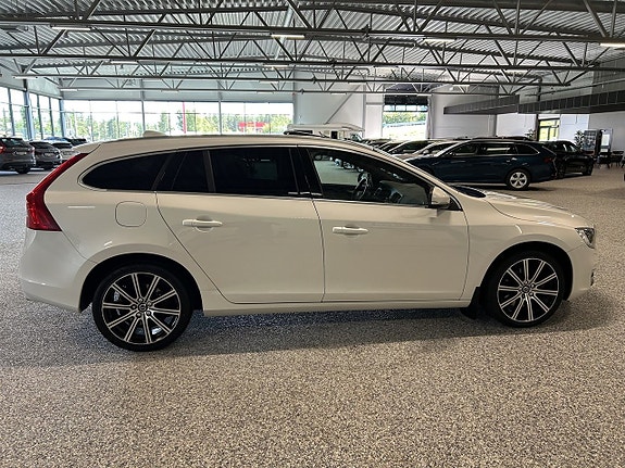 Volvo V60 7 of 25