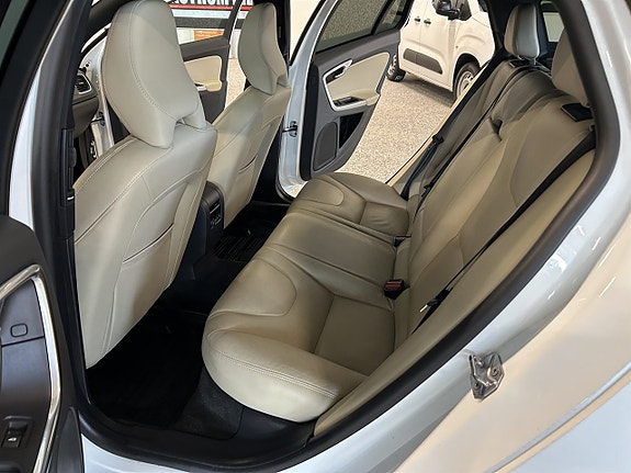 Volvo V60 15 of 25