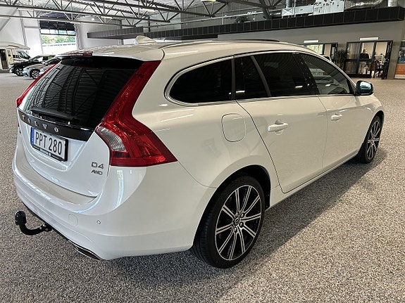 Volvo V60 4 of 25