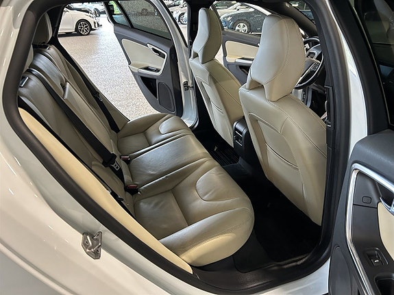 Volvo V60 17 of 25