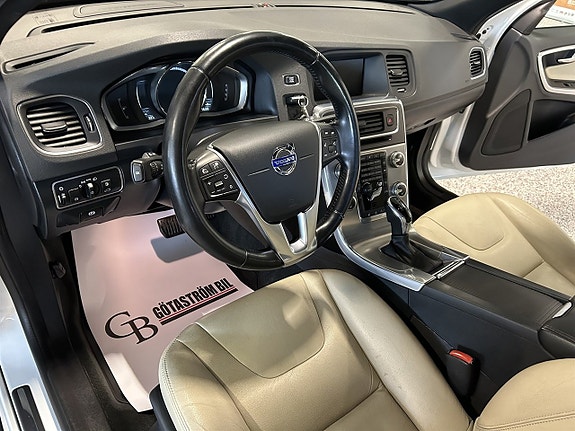 Volvo V60 13 of 25