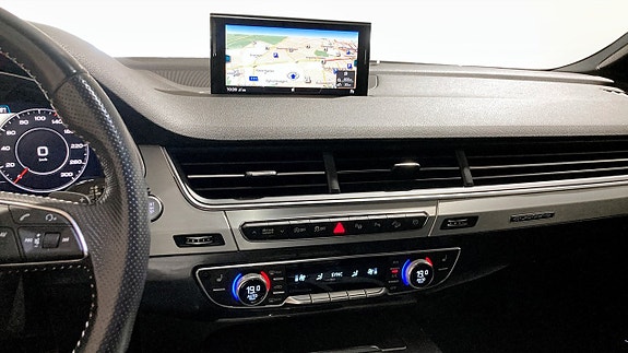 Audi Q7 9 of 12