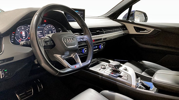 Audi Q7 7 of 12