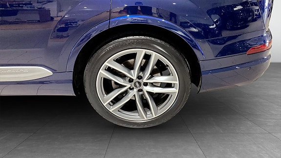 Audi Q7 6 of 12