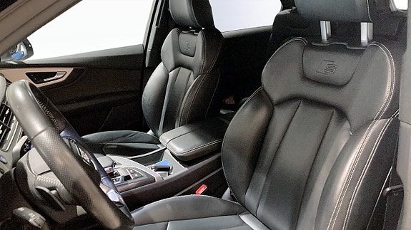 Audi Q7 8 of 12