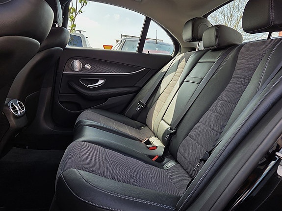 Mercedes-Benz E200 d 15 of 16