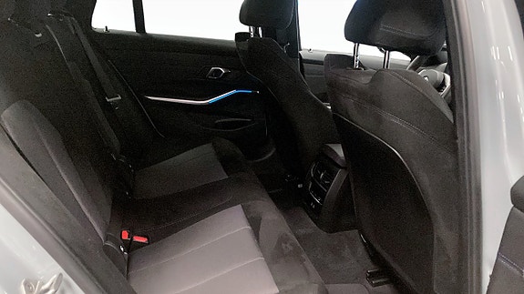 BMW 330e 5 of 9