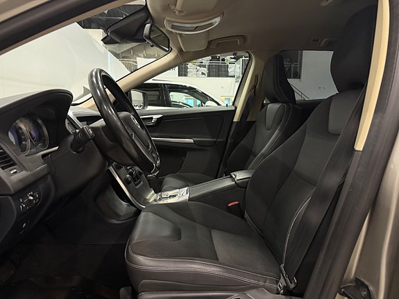 Volvo XC60 11 of 19