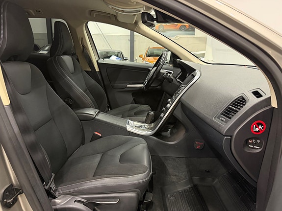 Volvo XC60 13 of 19
