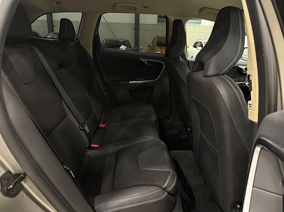 Volvo XC60 14 of 19