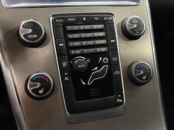 Volvo XC60 16 of 19